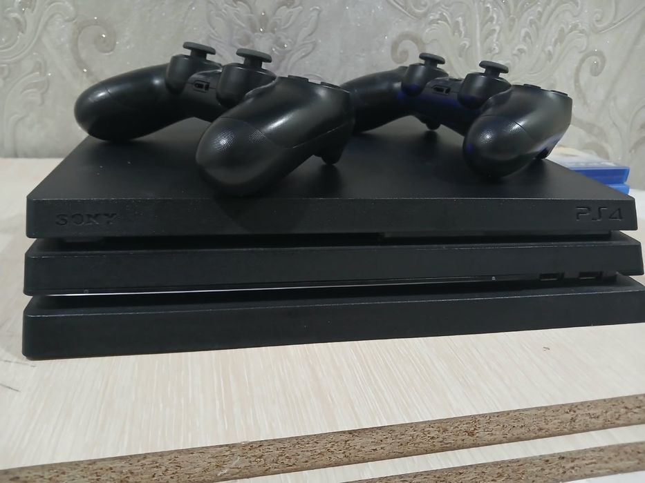 Продам приставку Пс4