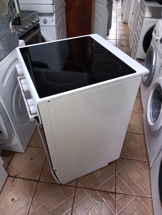 Свободно стояща печка с керамичен плот Бош Bosch с 2 години гаранция!