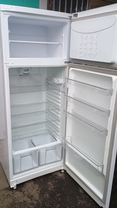 Frigider Ariston Hotpoint.Asigur Transport București și Ilfov