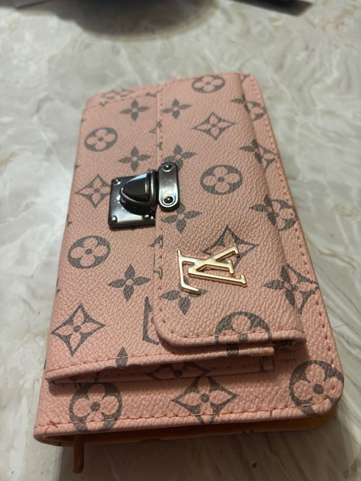 Протмоне Louis Vuitton