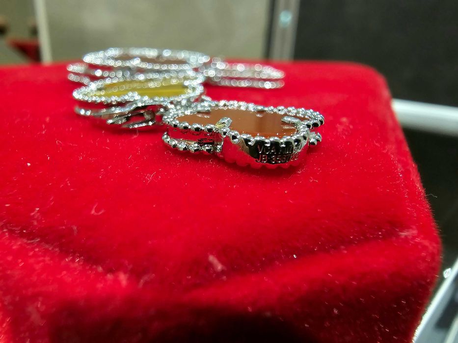 Van Cleef & Arpels VCA 5 Silver Magic Alhambra Red Tiger's Eye Гривна