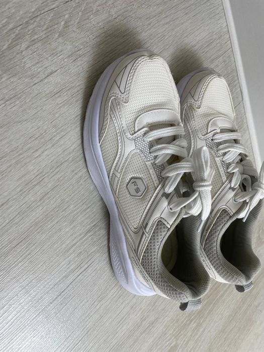 продам кроссовки