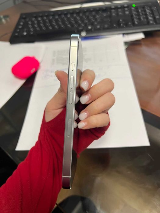 Продам iPhone 16 Pro — белый, 256 ГБ