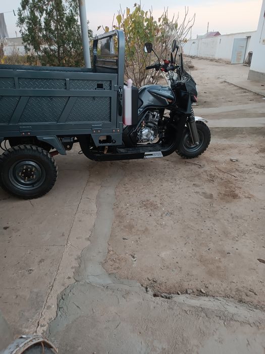 Мотоцикл 2 ой булди олинганига бензин 1 ярим тонна  юк олади келишамиз
