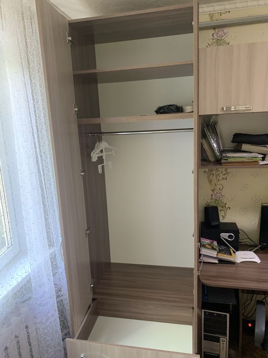 Вместительный шкаф + компьютерный стол