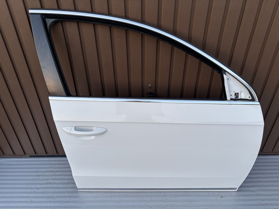 Usa dr fata vw Passat B7•cod de culoare. LB9A• 2011-2015•