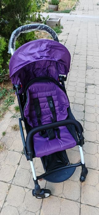 Нова олекотена сгъваема детска количка