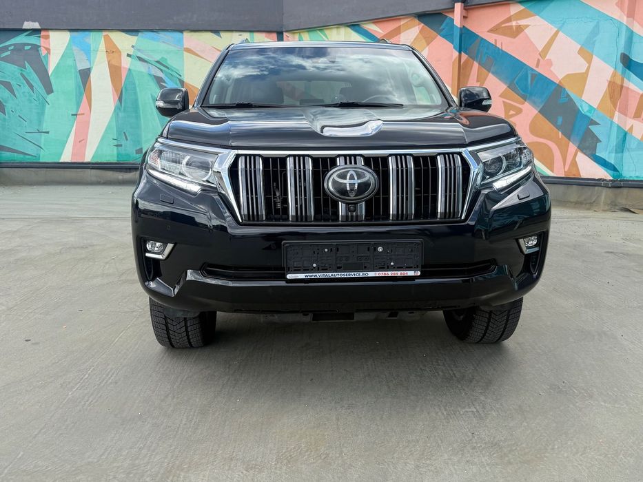 Toyota Land Cruiser Este modelul cu 7 locuri, masina are un singur propietar de noua.