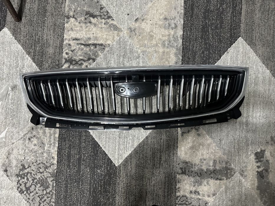 Продам решетку радиатора Geely emgrand