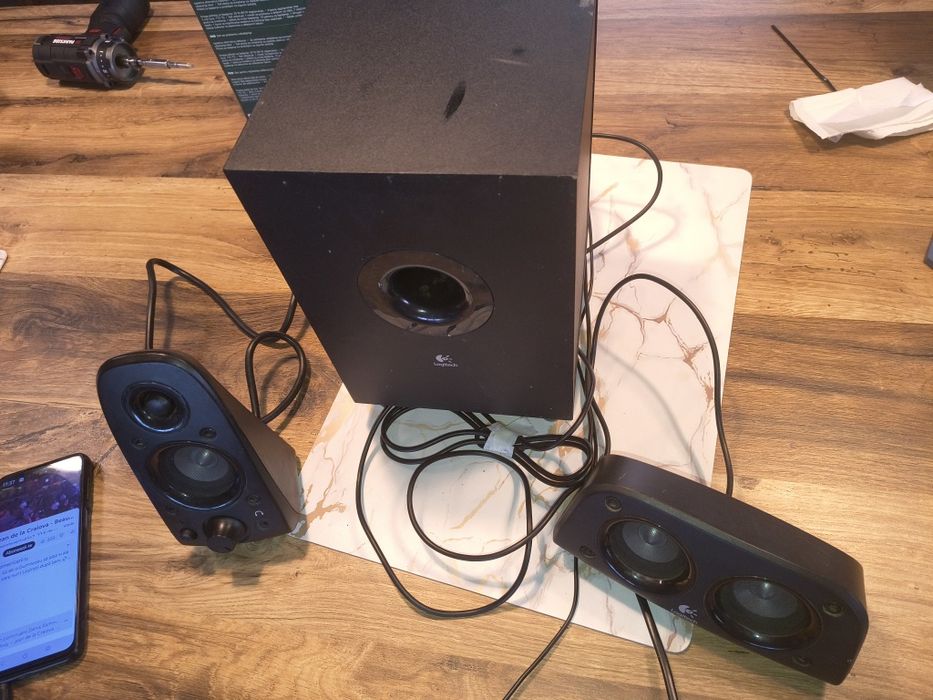 Logitech, putere totală 75W, cu subwoofer ce redă bass ul destul de cl