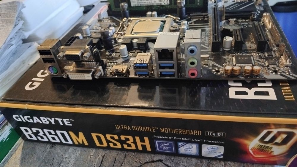 Kit Placa de baza b360 lga1151,procesor i7 8700