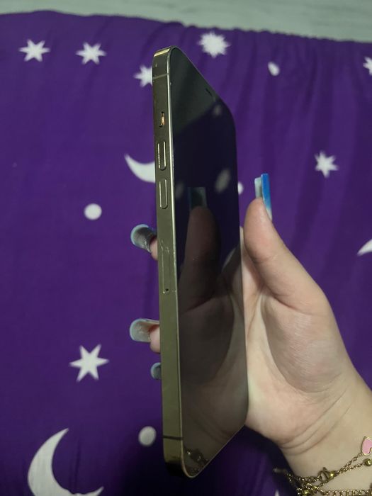 Vand IPhone 12 Pro Max Gold 256 GB si 2 Huse cadou