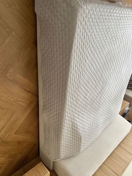 Двухспальная кровать