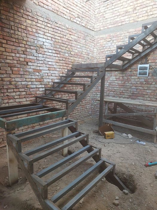 Каркас лестниц. Металический карка,