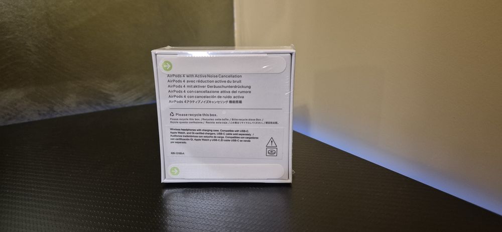 Airpods 4 cu ANC cu husa cadou
