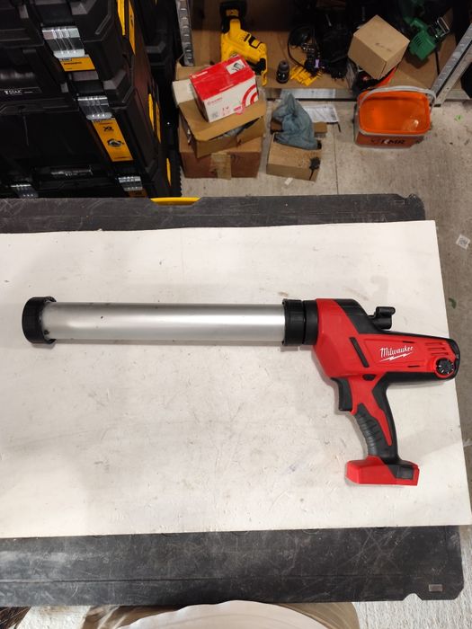 Акумулаторен пистолет за силикон полиуретан Милуоки Milwaukee C18 PCS