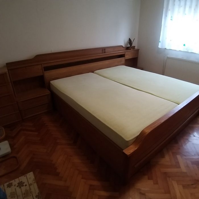 Vând mobilă dormitor saltele noi