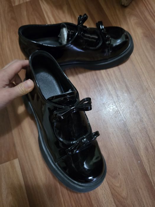 Продам лаковые туфли