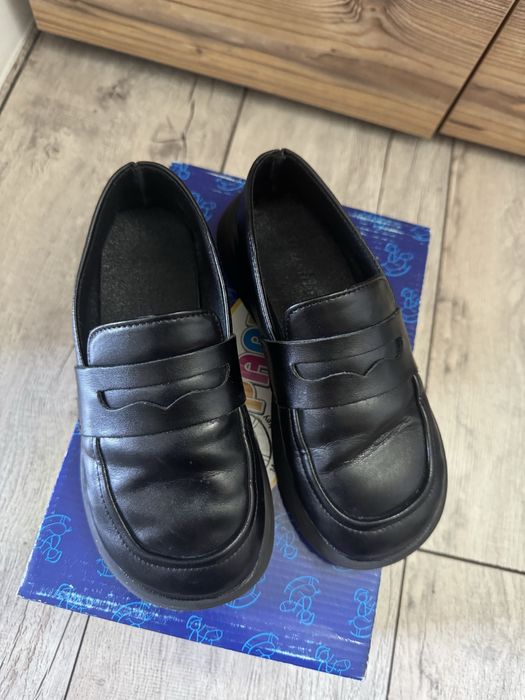 Продам туфли,мокасины для школы 32 размер