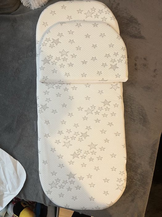 Матрак и възглавничка за бебешки кош за количка