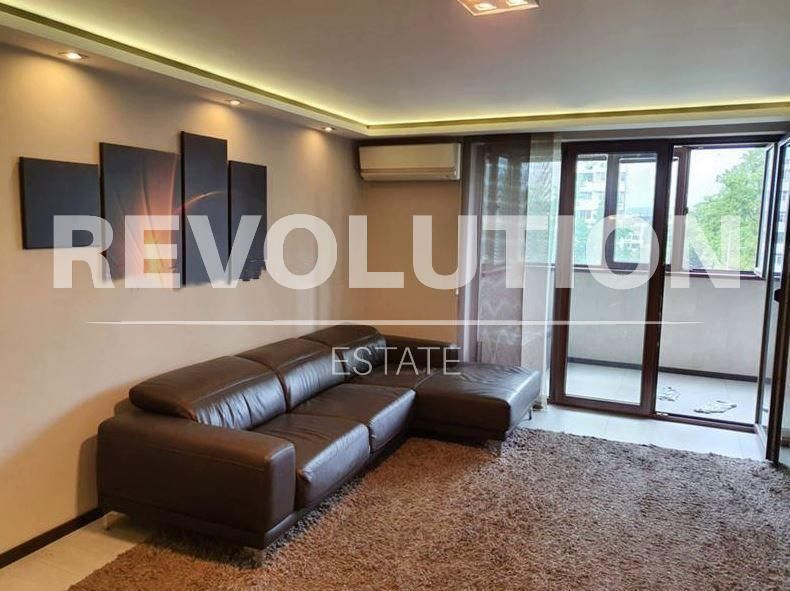 Дава се под наем Тристаен апартамент в Варна, Трошево - 120 кв.м за 747.66 € - Снимка #1