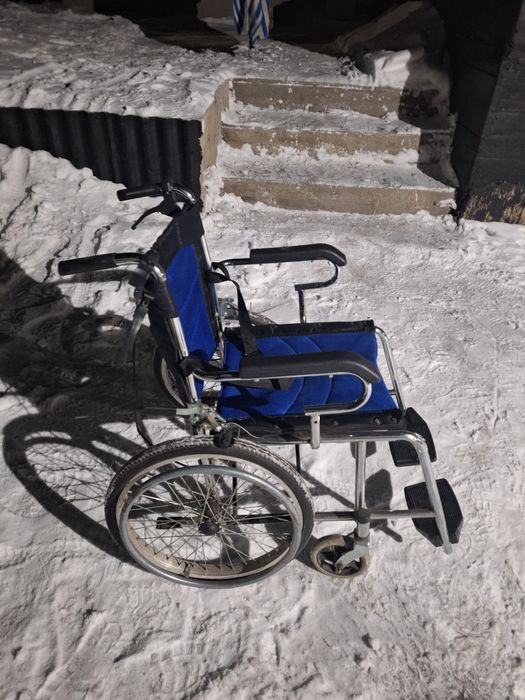 Продам инвалидную коляску