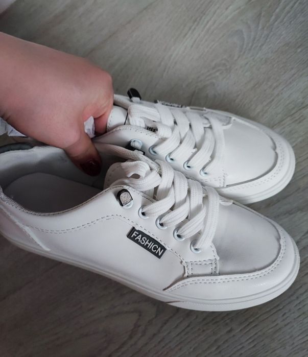 Новые кросы супер белые