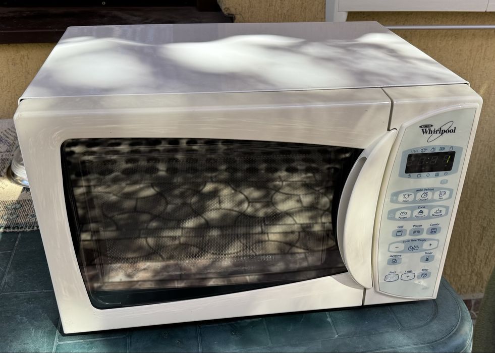 Cuptor cu microunde Whirlpool AVM 562 WP WH – alb, control digital, perfect funcțional