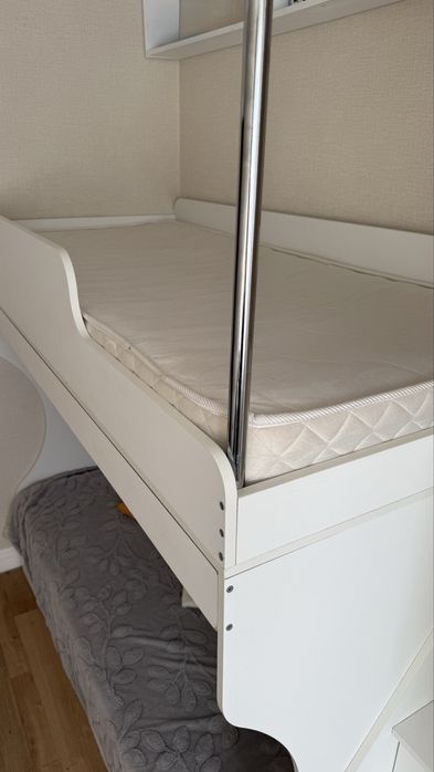 Детская двухъярусная кровать