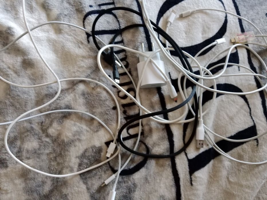 Продам куче зарядки