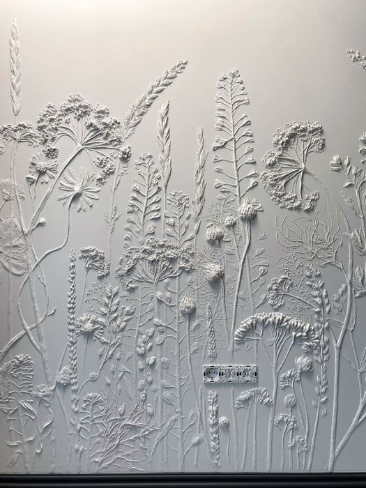 Барельеф и роспись стен