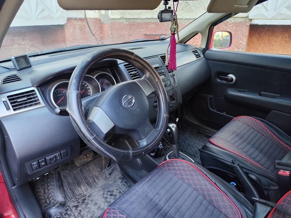 Ниссан      Тиида .