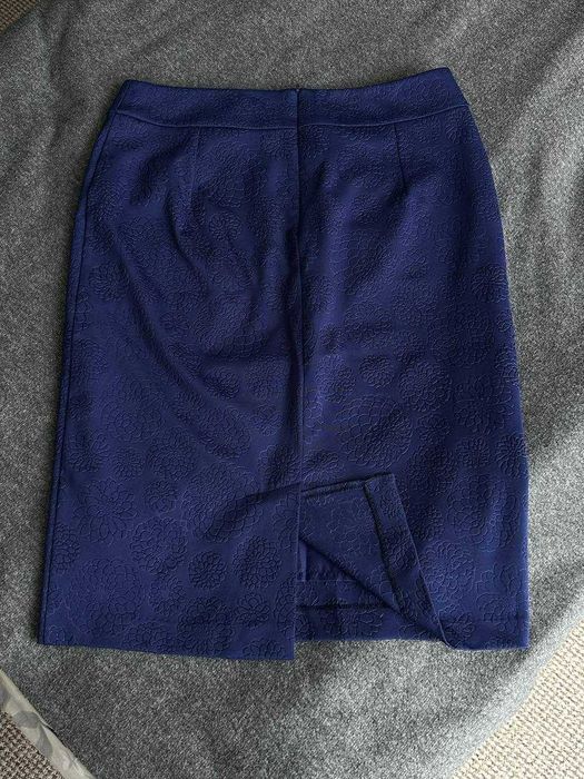 Елегантен дамски комплект пола + блуза празничен костюм