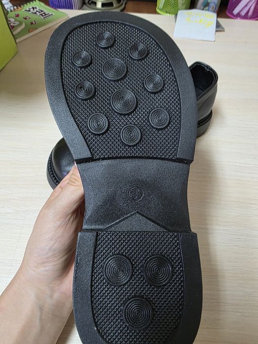 Туфли для девочки 35р (на стопу 21,5см))