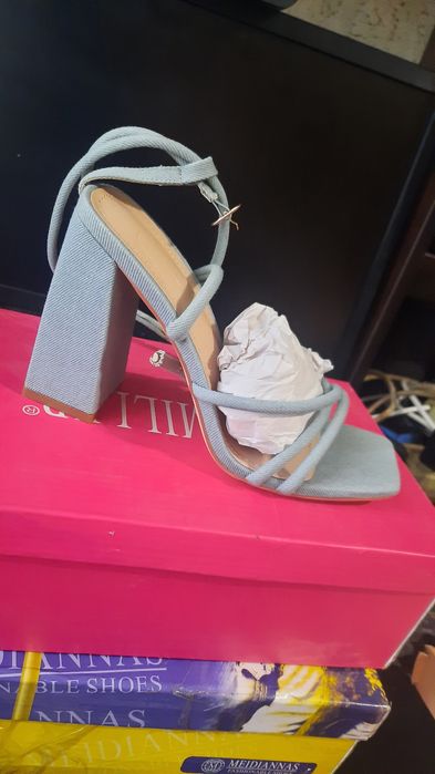 Босоножки новые женские