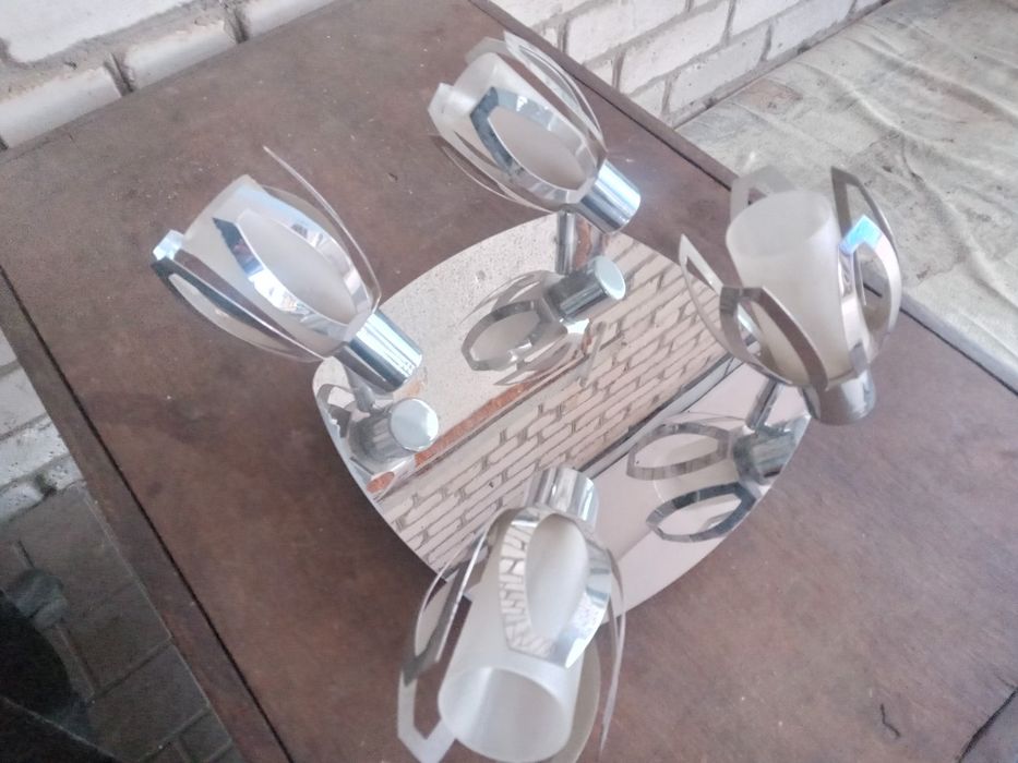 Люстра б/у в рабочем состоянии