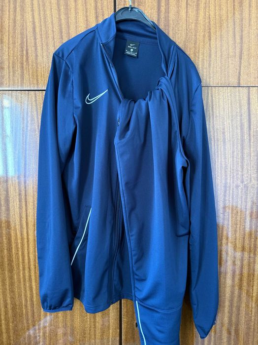 Нов мъжки комплект от елек и панталон Nike (оригинални), тъмносини среден размер M