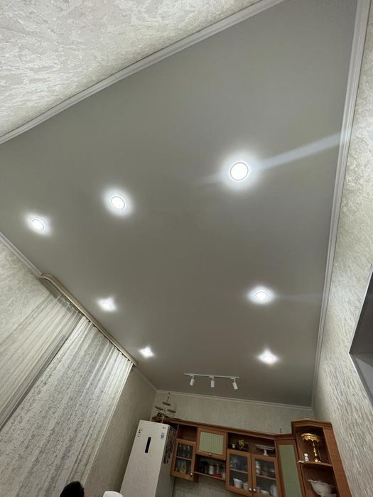 Натежной потолок