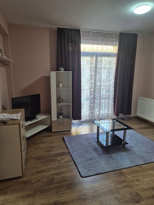 Închiriez garsoniera