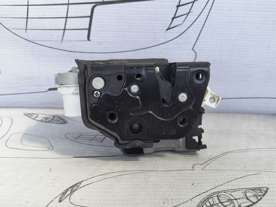 Broască / Mecanism Încuietoare Portieră Față Stânga Audi A4 B9 / Allroad / A5 F5 Cod OEM 8X1837015C (5C2)