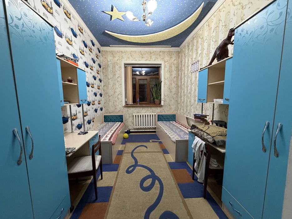 Детский кроват и шкаф