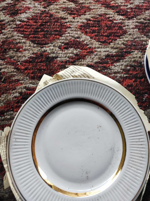 Тарелки посуда  чашки