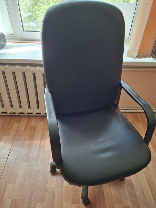 Продается кресло офисная