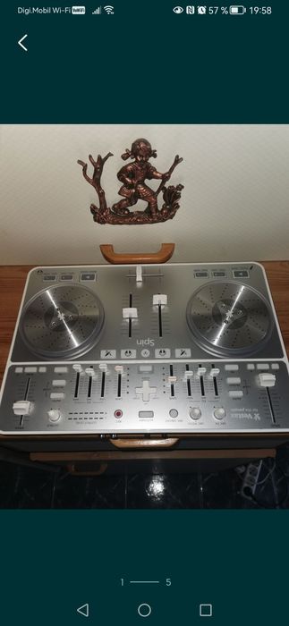 Expresor cafea DeLonghi Autentica.Simple Audio Room player.Vestax Spin