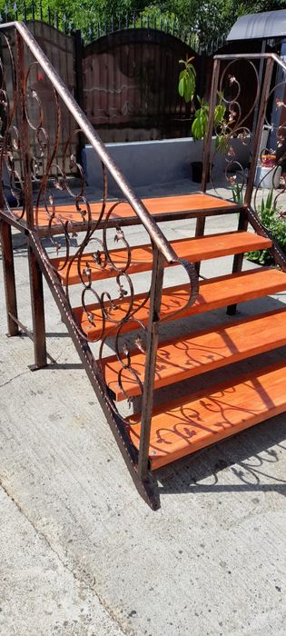 Scari exterioare metalice