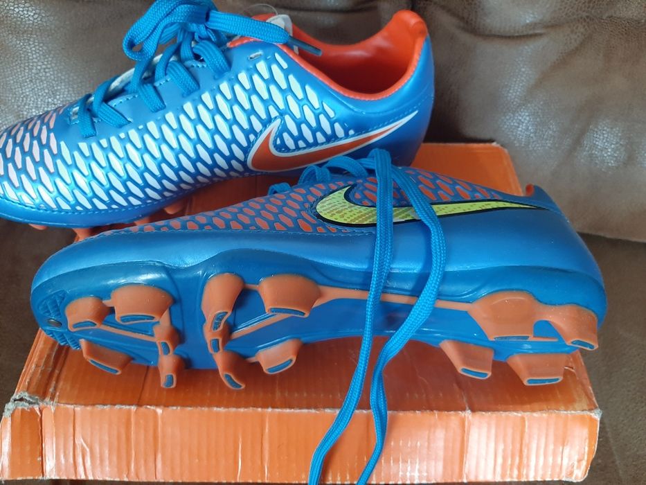 Бутсы футбол .   .