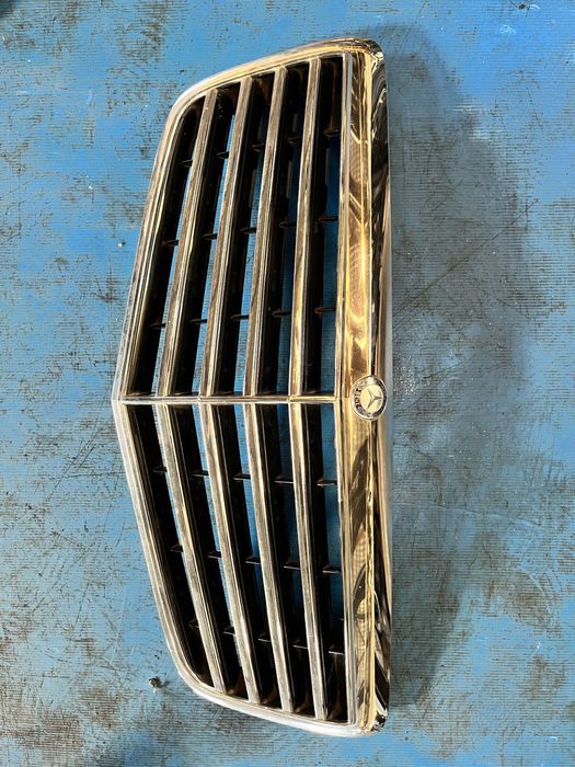 Мерседес w 211 решотка капота