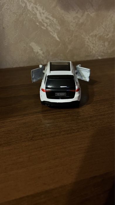 Игрушечные машинки, Mercedes JL и Bugatti