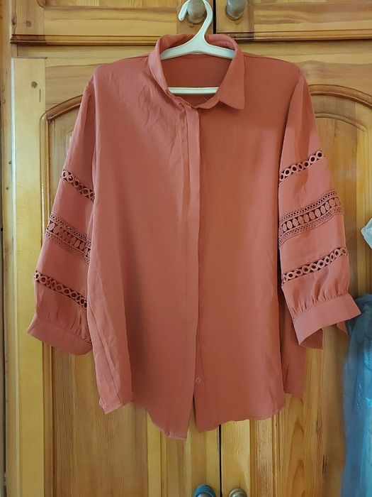 Женская рубашка (новая) бирку сняли.