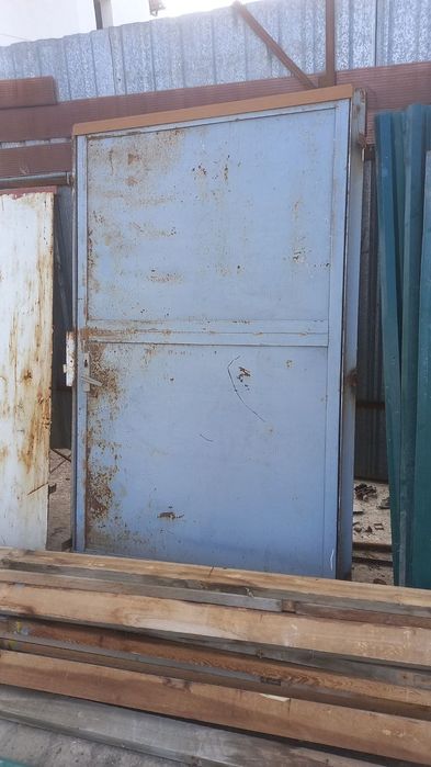 Сотилади.Дарвозалар. Нархи: 2.8 млн сум. Хар бири